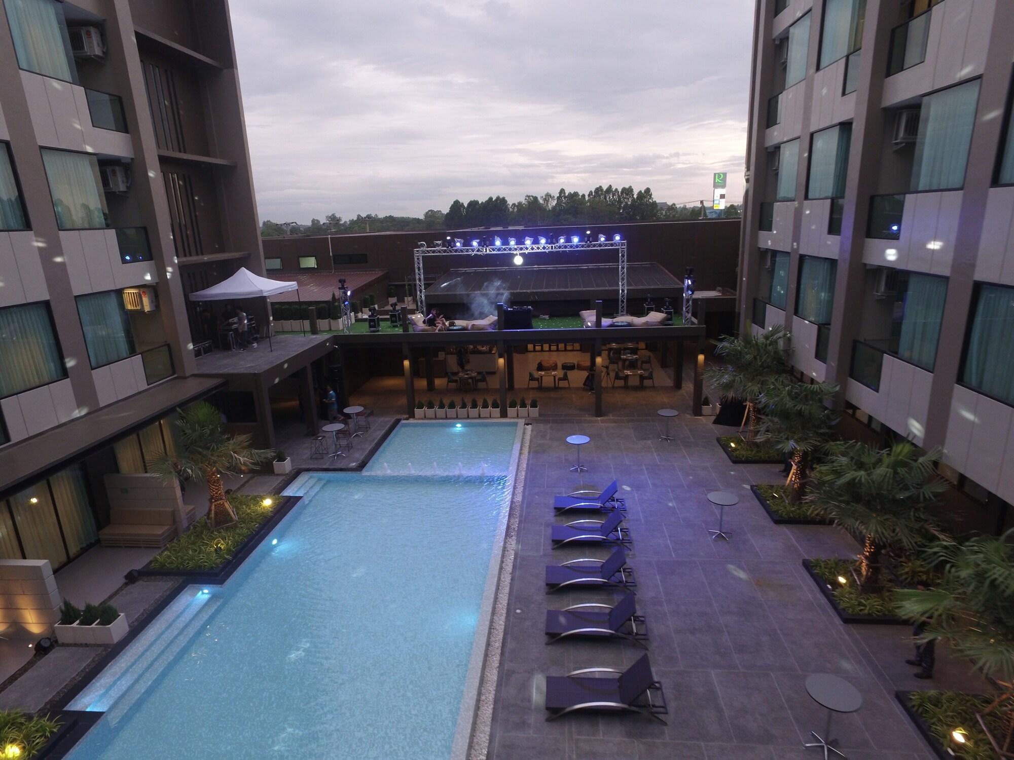 The Crystal Hotel Buriram - Formerly X2 Vibe Buriram Buitenkant foto
